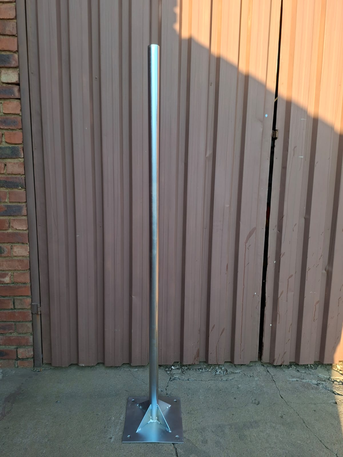 Fire extinguisher stand